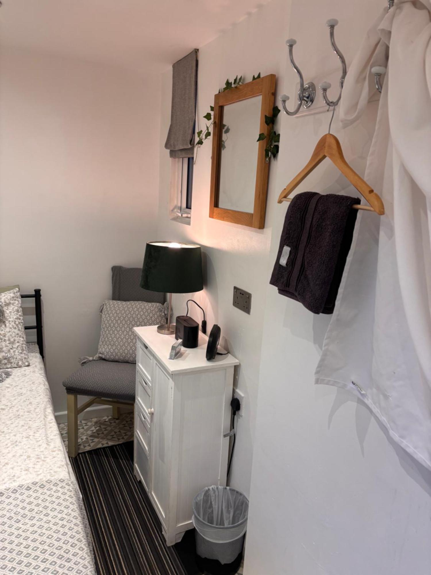 Private Access Small Room In Leicester Free Parking Drinks Extérieur photo