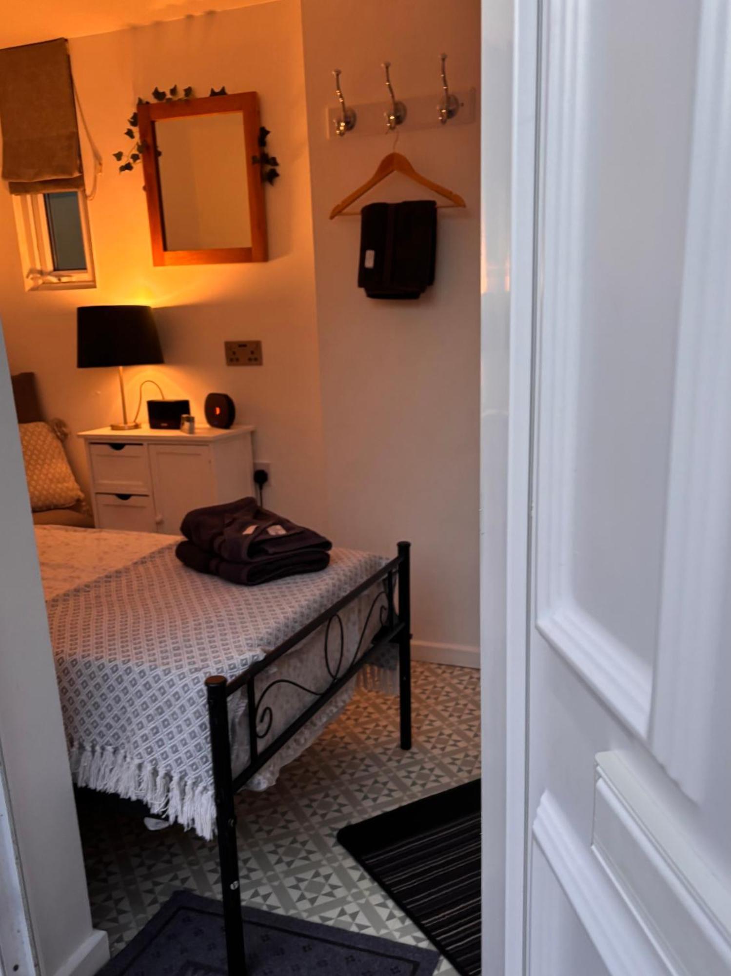 Private Access Small Room In Leicester Free Parking Drinks Extérieur photo